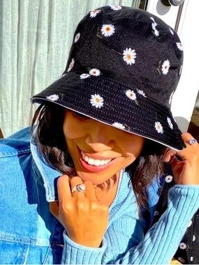 NWT Alice + Olivia Floral Reversible Bucket Hat